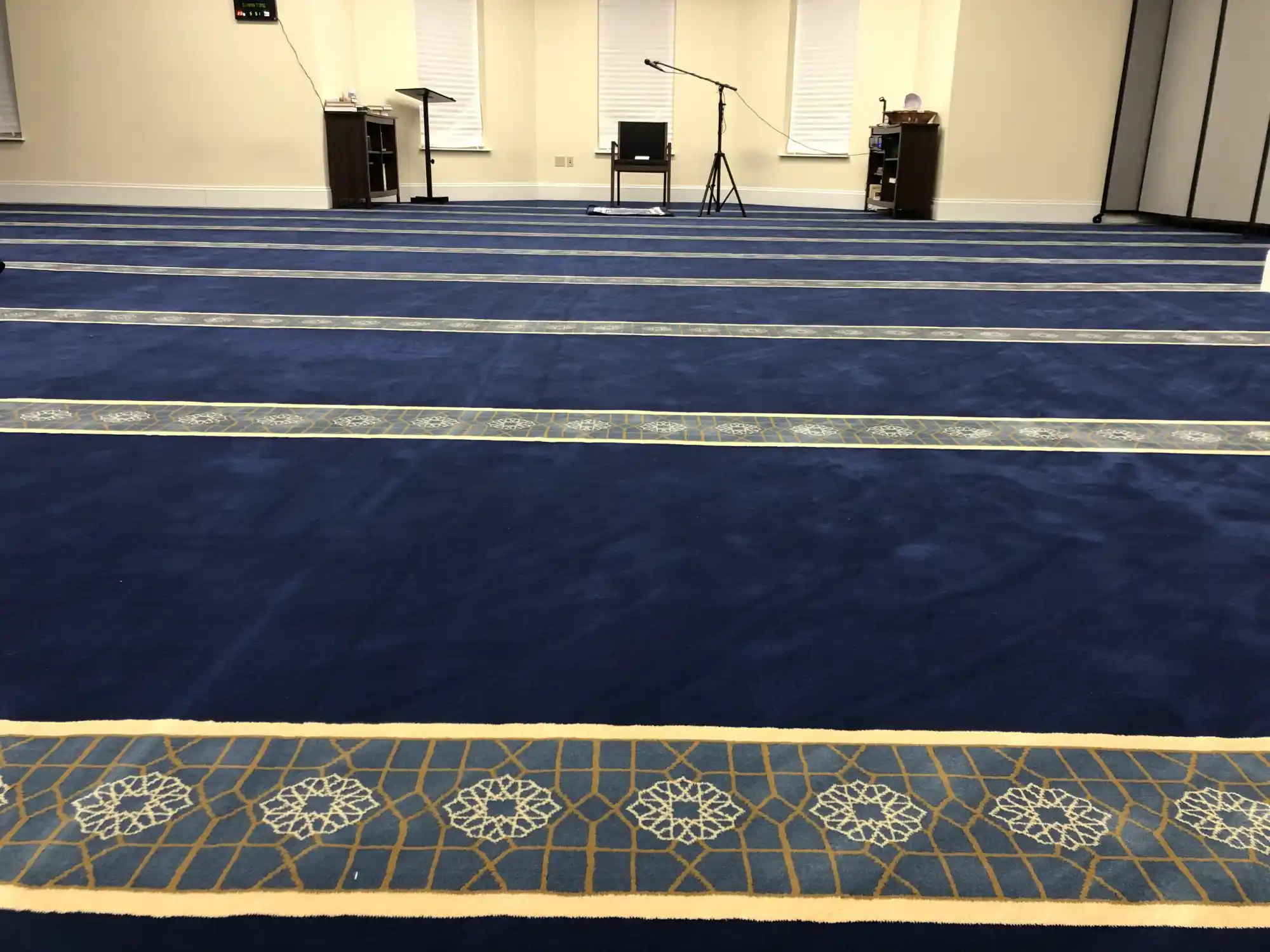 Royal Blue Border Masjid Carpet - Image 2
